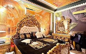 Super Luxury Gold Room With Private Pool At Homestay By The Tea Garden Dibrugarh